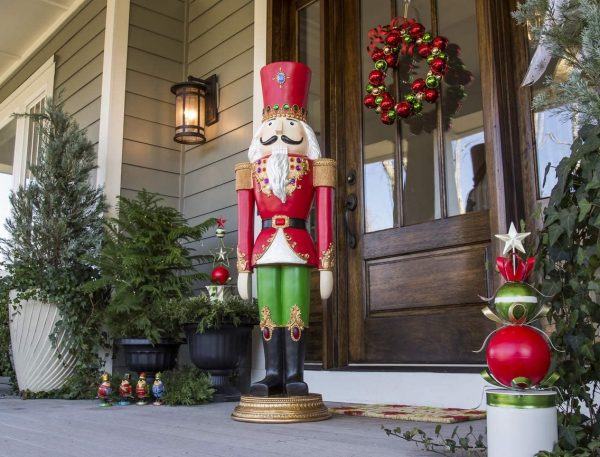 oversized-outdoor-nutcracker-statue-outd