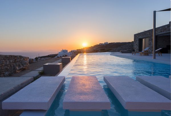 infinity-pool-with-sunset-view-600x405.j