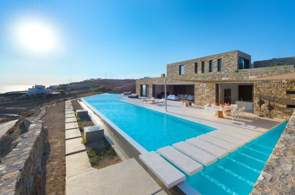 luxury-outdoor-deck-600x397.jpg