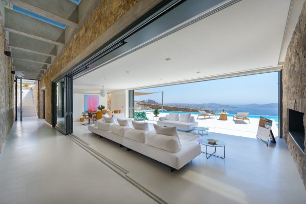 luxurious-living-room-600x401.jpg