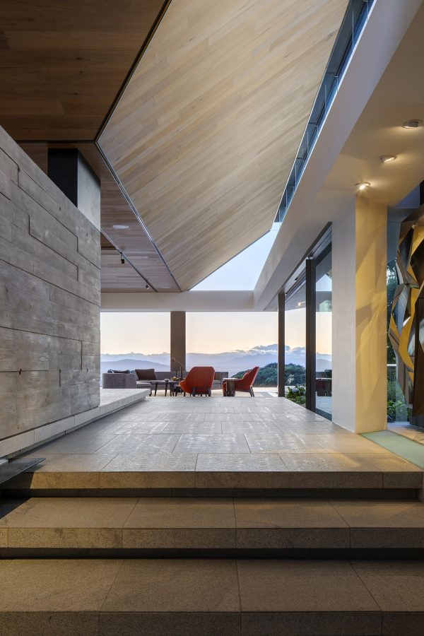 home-with-mountain-views-600x900.jpg