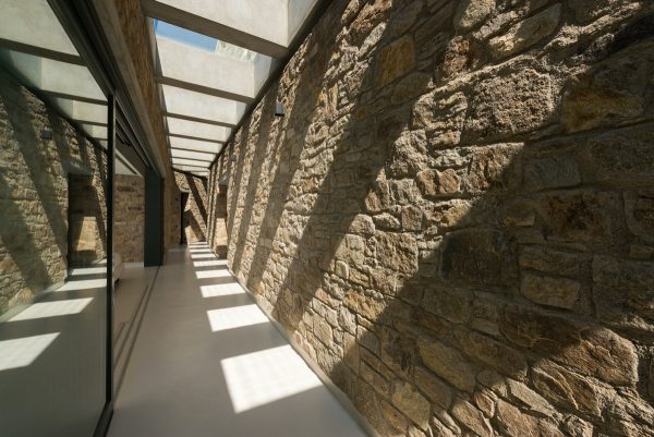 stone-hallway-600x401.jpg