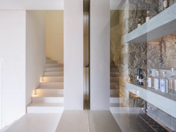 white-and-stone-wine-storage-600x450.jpg