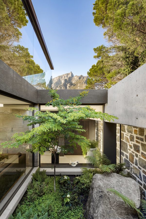 small-courtyard-design-600x900.jpg