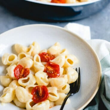 Homemade white cheddar mac and cheese with tomatoes