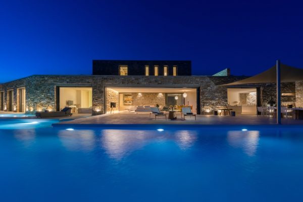 enormous-infinity-pool-600x401.jpg