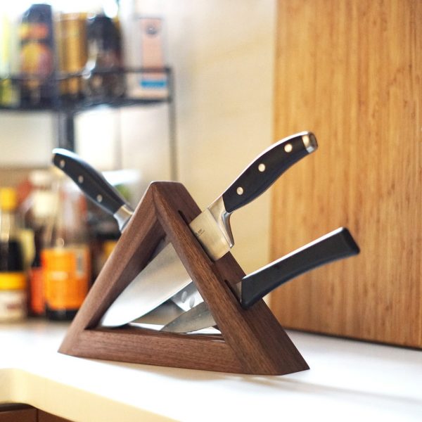 triangle-shaped-knife-holder-for-counter