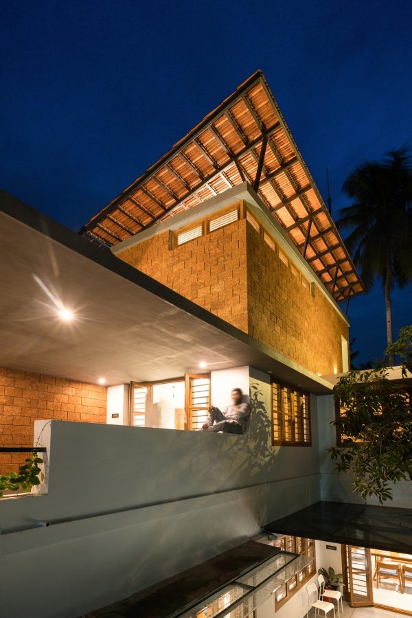 outdoor-lighting-600x900.jpg