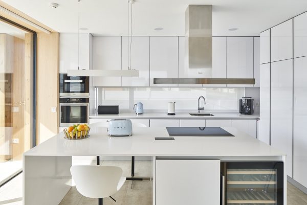 white-kitchen-600x401.jpg
