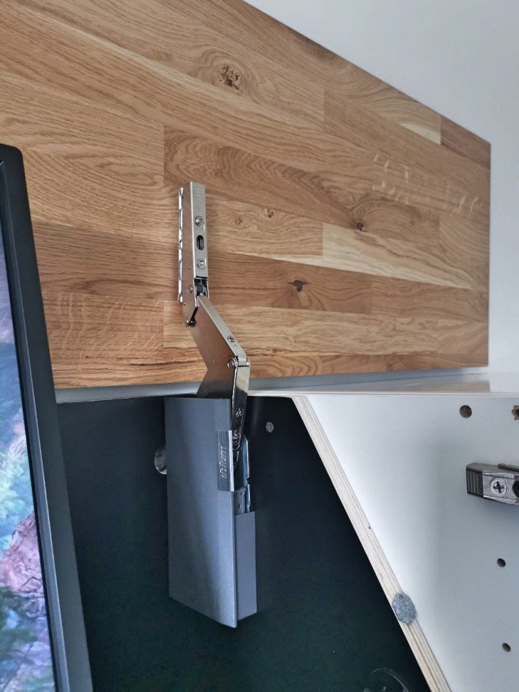 hinge to hold up the IKEA countertop